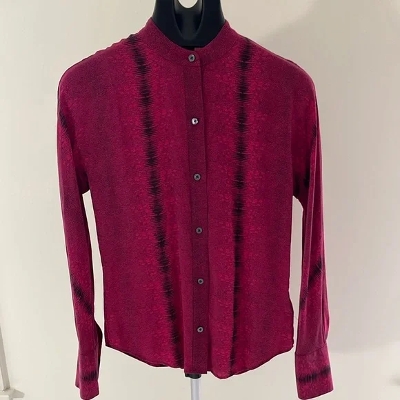 Equipment 100% Silk Blouse. Excellent condition. No flaws. - Picture 4 of 8